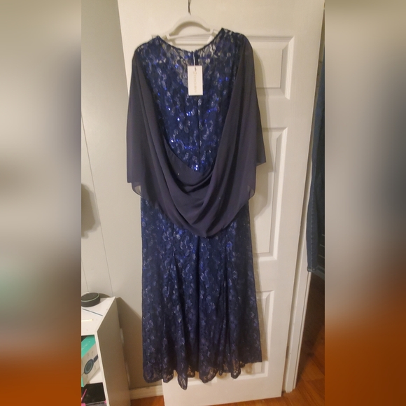 NWT Ld's Long evening gown Size 2xl Navy Blue with lace & sequins. - Picture 2 of 3